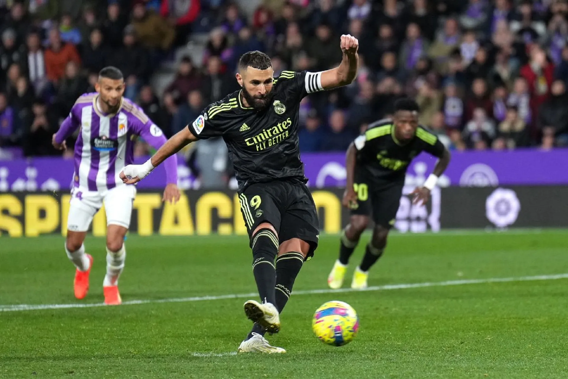 Real Valladolid Vs Real Madrid: 2 Gol Benzema Menangkan Los Blancos