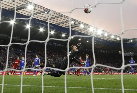 Liverpool memukul Leicester 3-0 untuk menambah kesengsaraan degradasi