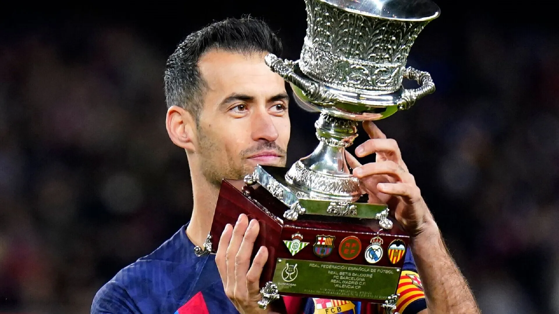 Sergio Busquets meninggalkan Barcelona setelah 18 tahun