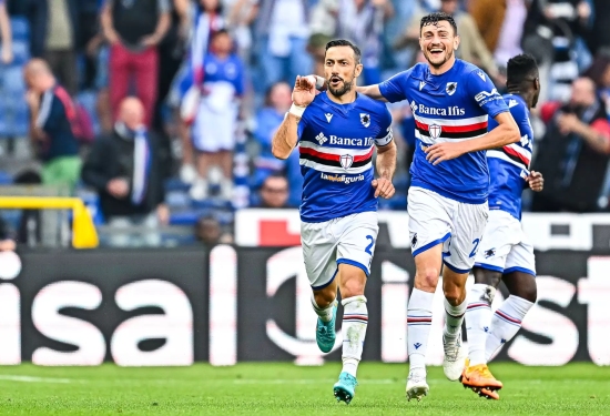 Quagliarella yang menangis bertepuk tangan di luar lapangan dalam pertandingan kandang terakhir Sampdoria