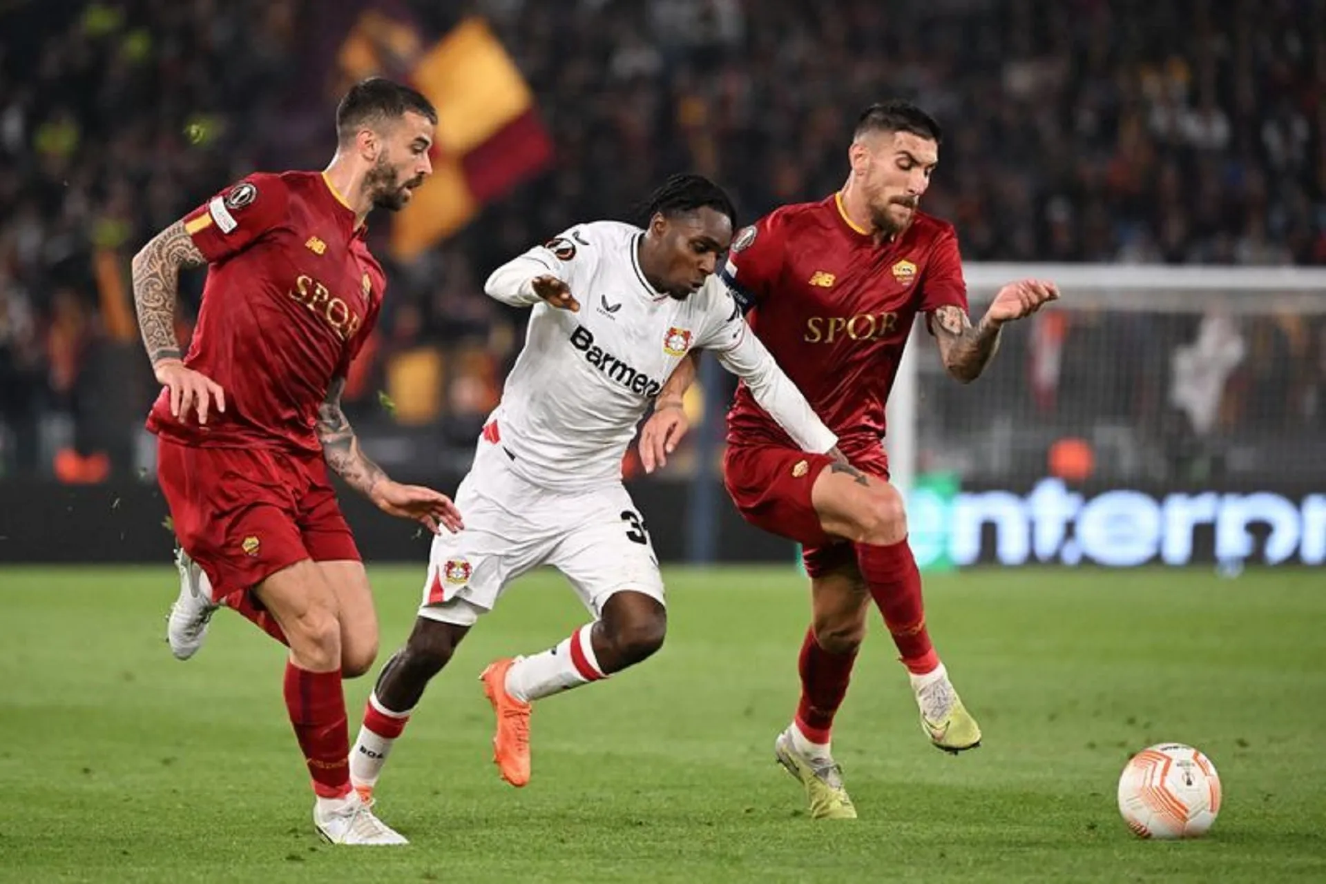 Roma unggul tipis atas Leverkusen di semifinal Liga Europa