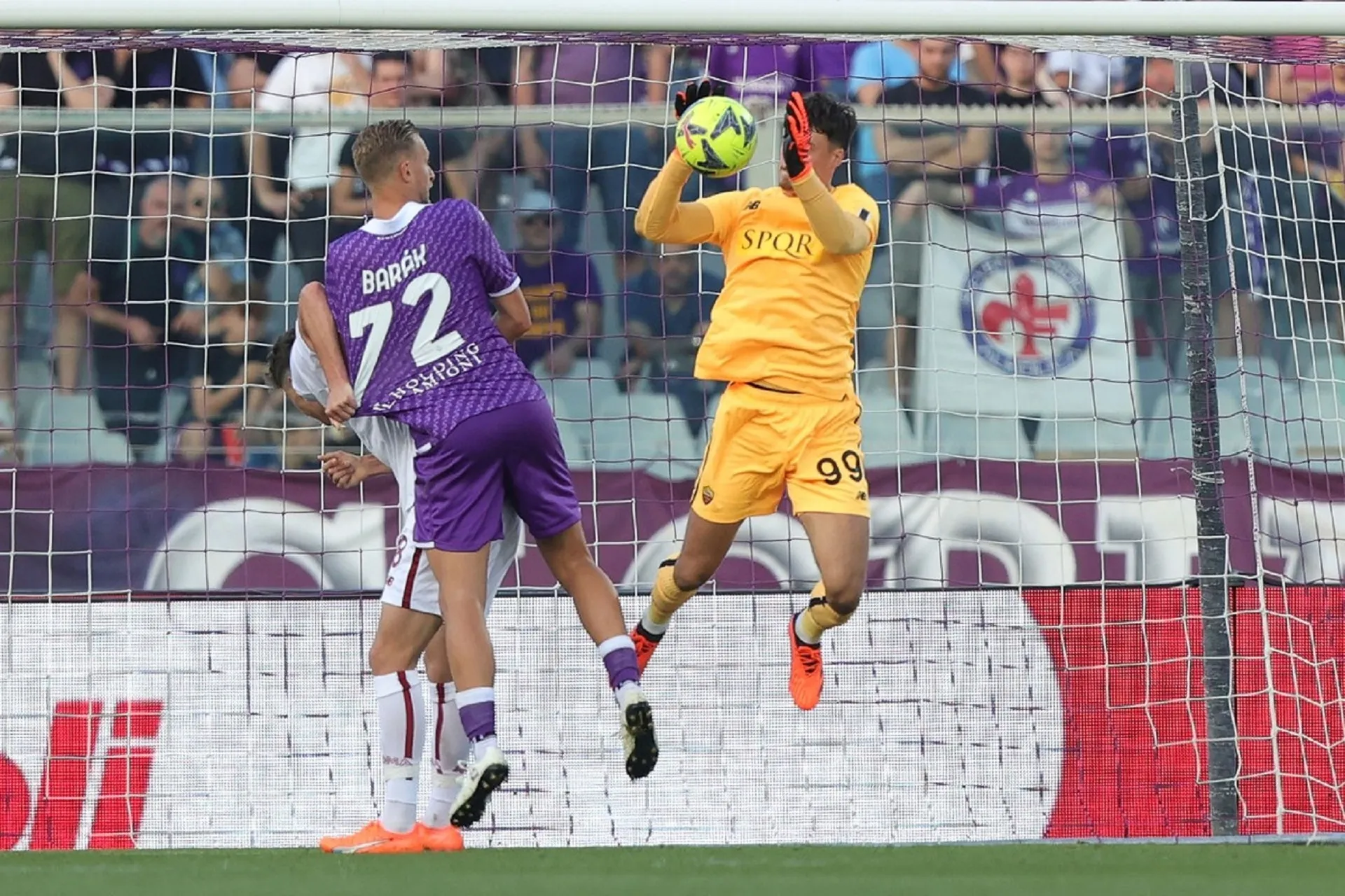 Harapan empat besar Roma berakhir setelah kalah di menit-menit terakhir dari Fiorentina