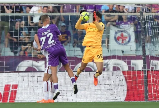 Harapan empat besar Roma berakhir setelah kalah di menit-menit terakhir dari Fiorentina