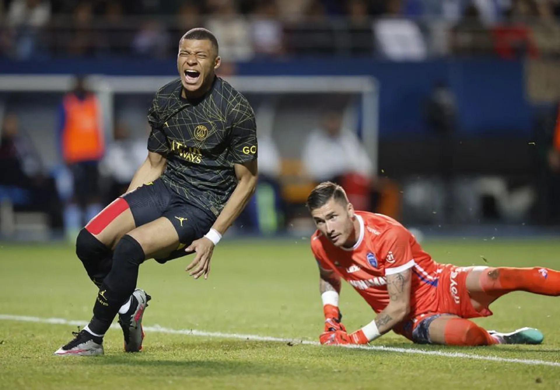 Paris St Germain menutup gelar Ligue 1 dengan kemenangan 3-1 di Troyes