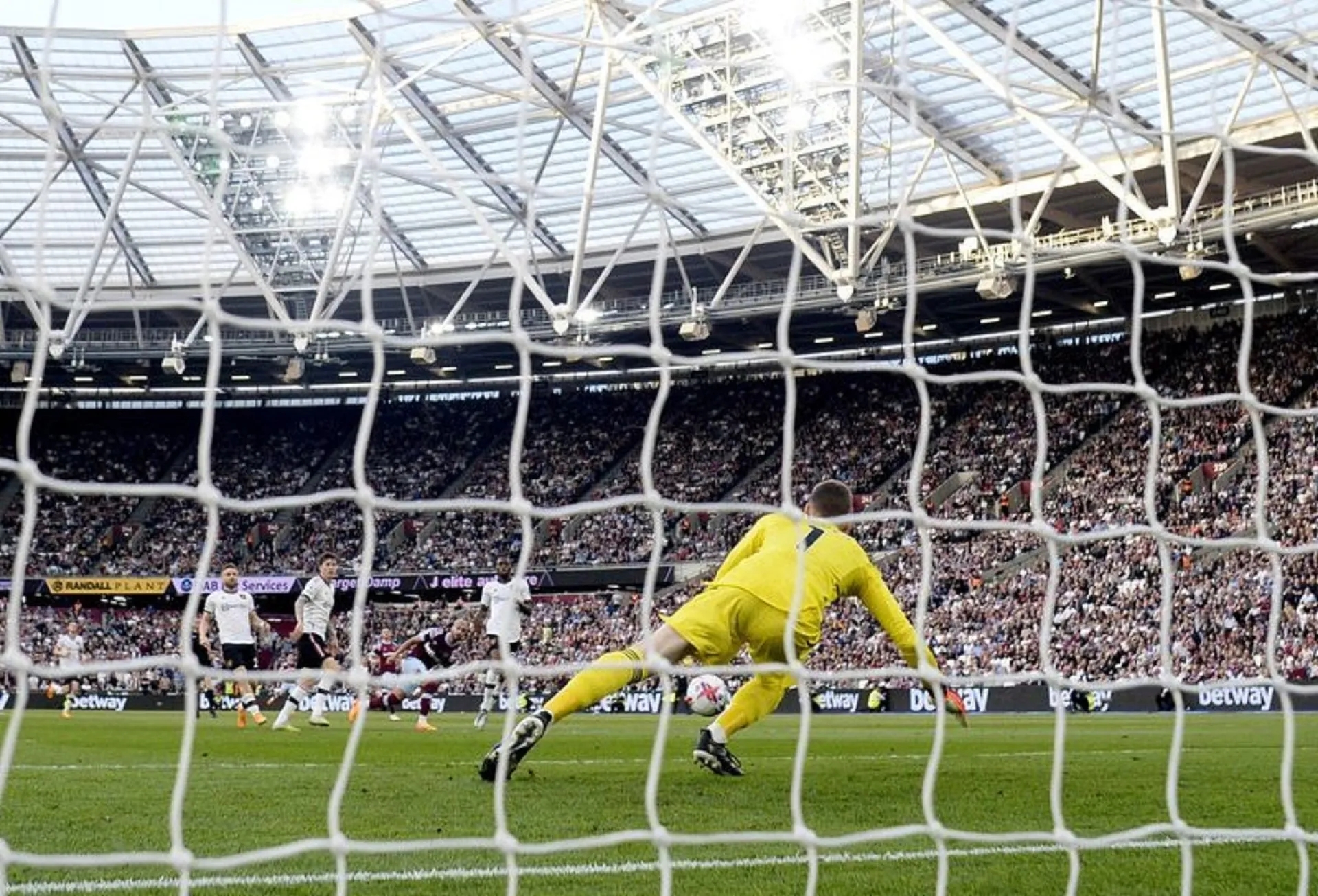 Kesalahan De Gea menghadiahkan West Ham menang 1-0 atas Manchester United