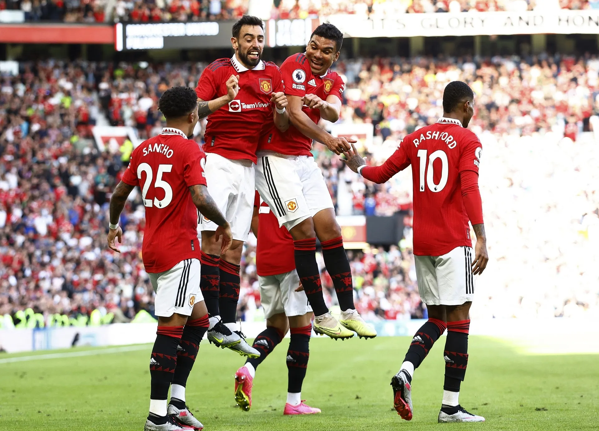 Man Utd mengklaim kemenangan comeback atas Fulham untuk mengakhiri musim di urutan ketiga