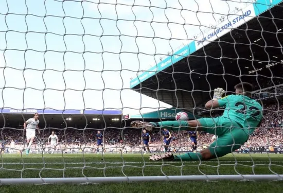 Leeds mengutuk penyalahgunaan Bamford secara online setelah penalti gagal