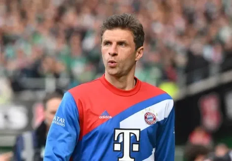 Bayern Munich bosses have met with Thomas Müller amid exit rumors