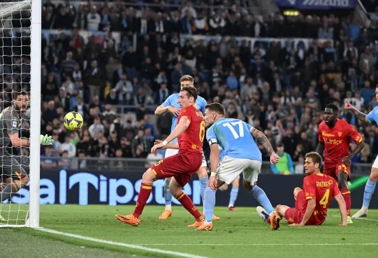 Gol telat membuat Lazio bermain imbang 2-2 melawan Lecce