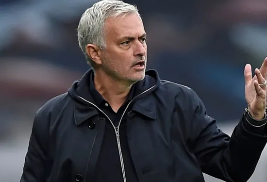 Miked-up Mourinho menyerahkan skorsing 10 hari karena kritik wasit