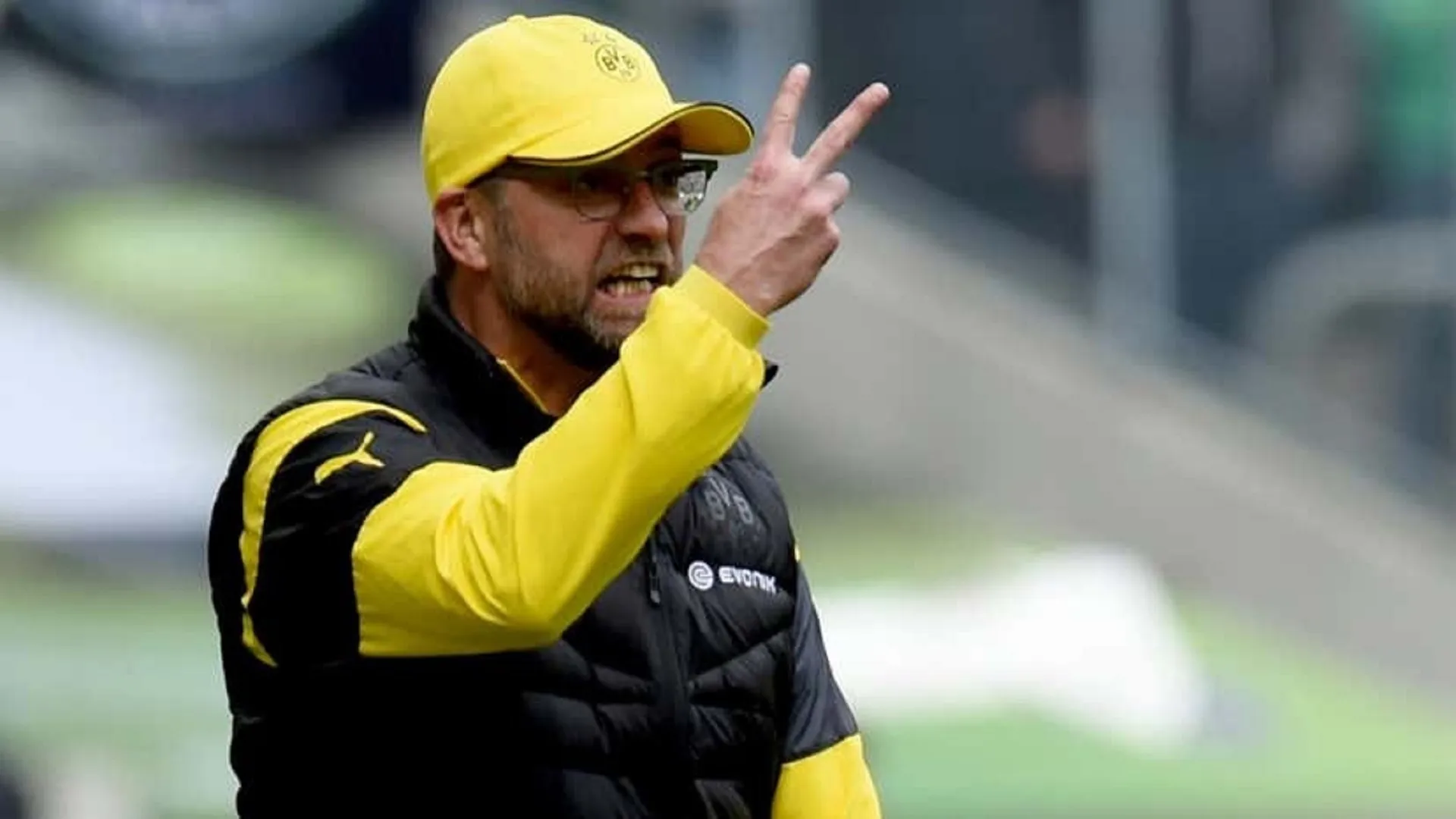 Zlatan banyak berdarah! - Jurgen Klopp mengancam penjaga gawang Dortmund yang cedera, dia akan langsung dikirim ke cadangan jika dia tidak 'bangun sekarang & kembali ke gawang Anda' saat fisio mengungkap sisi kejam manajer Liverpool