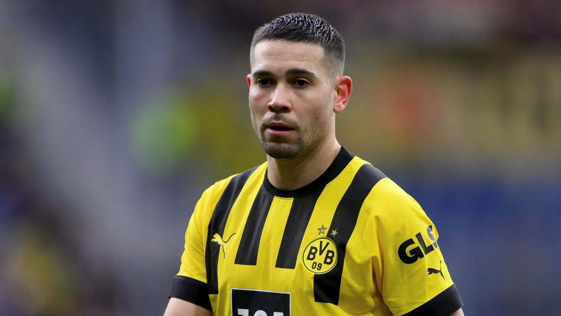 Bayern Munich mengontrak Raphael Guerreiro dengan status bebas transfer setelah Borussia Dortmund keluar