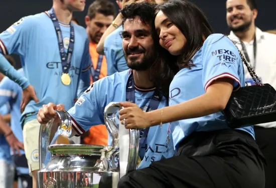 Model Ilkay Gundogan & istri presenter TV Sara Arfaoui berterima kasih kepada penggemar Man City atas semua 'cinta' mereka setelah transfer Barcelona - delapan bulan setelah keluhan 'makanan mengerikan'