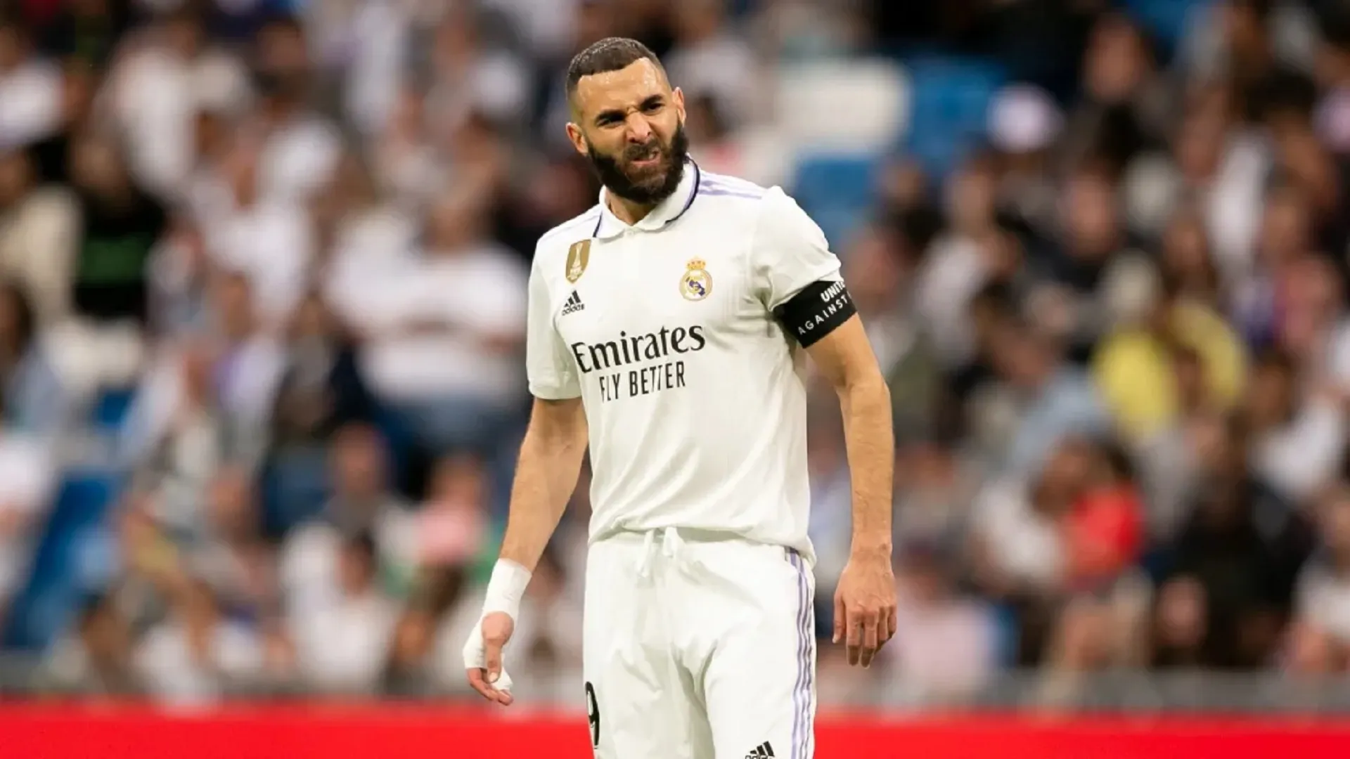 Pelatih pribadi Karim Benzema itu membantah memposting pesan perpisahan di media sosial