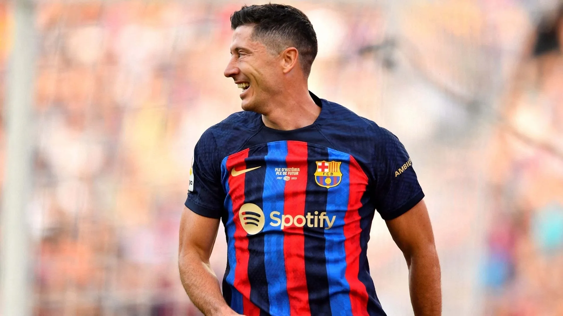 Robert Lewandowski mengklaim dia bisa pensiun di Barcelona - meskipun dipaksa untuk beradaptasi dengan 'peran baru'