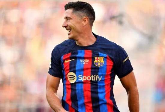 Robert Lewandowski mengklaim dia bisa pensiun di Barcelona - meskipun dipaksa untuk beradaptasi dengan 'peran baru'