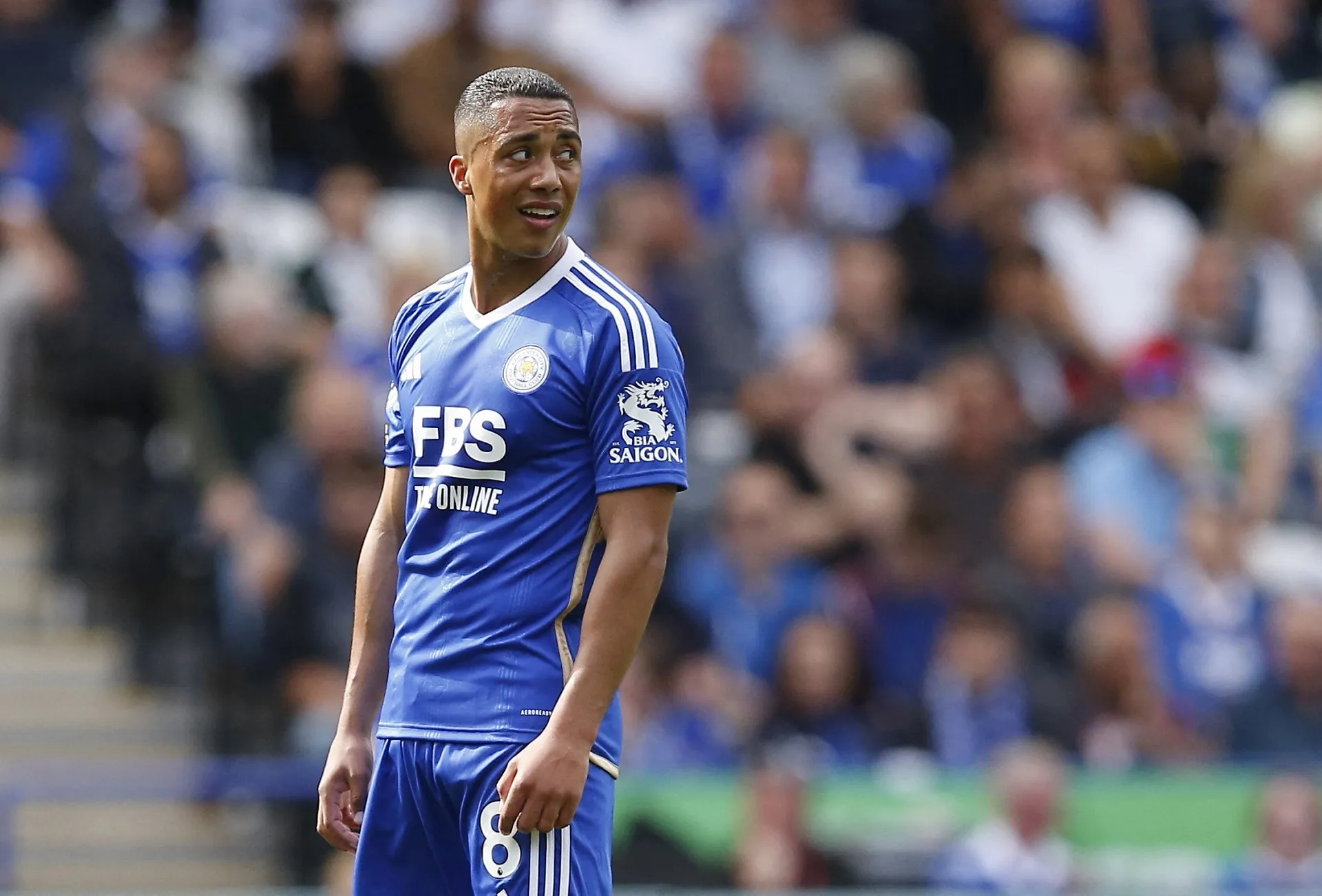 Villa agree to sign midfielder Tielemans