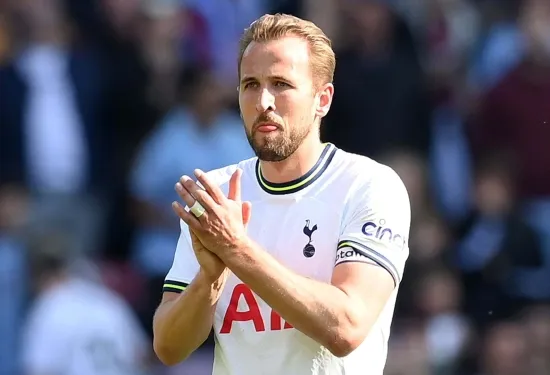 Bayern Munich mengajukan tawaran transfer Harry Kane £ 60 juta karena juara Bundesliga bertujuan untuk mengalahkan Man Utd dalam perlombaan untuk bintang Tottenham