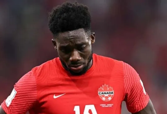 Bintang Bayern Munich Alphonso Davies mengklaim Barcelona menolak transfer 'karena saya orang Kanada'