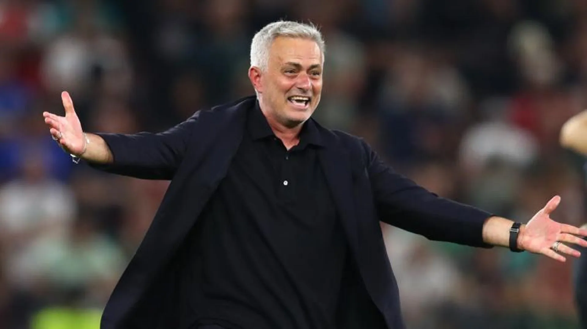 'Dia adalah pelatih bipolar' - Bagaimana rasanya bekerja untuk Jose Mourinho saat bek Roma Roger Ibanez angkat bicara