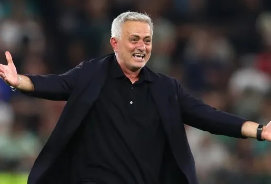 'Dia adalah pelatih bipolar' - Bagaimana rasanya bekerja untuk Jose Mourinho saat bek Roma Roger Ibanez angkat bicara