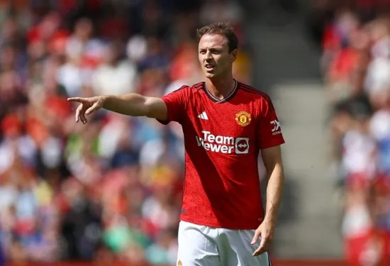 Alasan Man Utd merekrut Jonny Evans