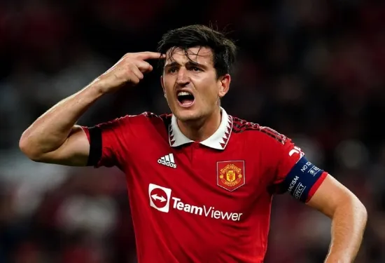 Erik ten Hag menawarkan pembaruan tentang masa depan Harry Maguire di Man Utd di tengah ketertarikan West Ham