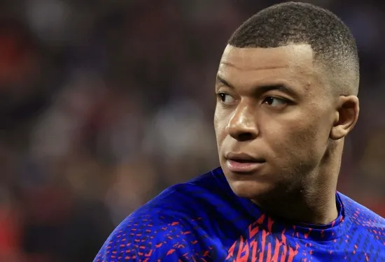 'Apa yang dimainkan PSG?' - Kylian Mbappe dipertahankan oleh Walikota Paris saat juara Prancis diperingatkan 'dia harus dipertahankan'