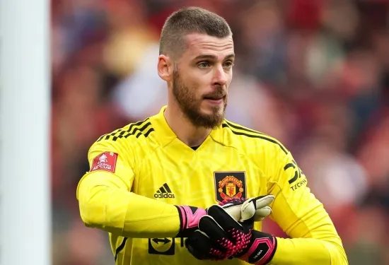 Bayern Munich mempertimbangkan pendekatan kejutan untuk mantan kiper Manchester United David de Gea dengan Manuel Neuer belum kembali berlatih penuh setelah cedera ski yang mengerikan