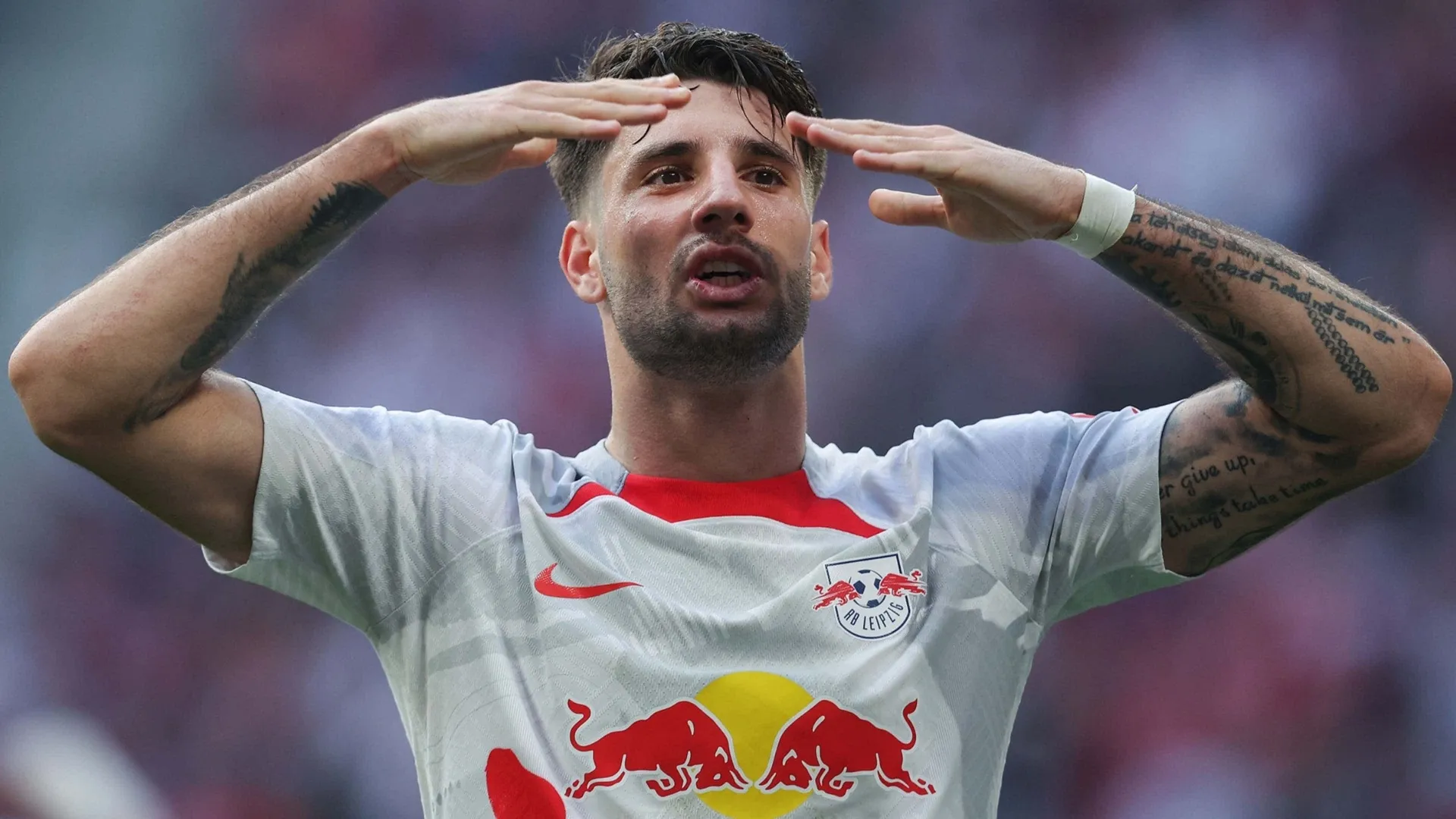 Dominik Szoboszlai sedang dalam perjalanan ke Liverpool! The Reds memicu klausul rilis € 70 juta untuk menandatangani bintang RB Leipzig