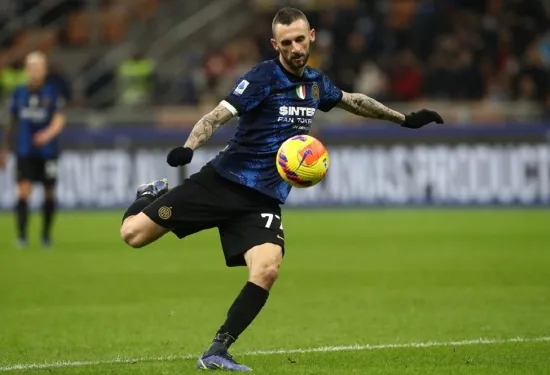 Gelandang Inter Brozovic menandatangani kontrak Al-Nassr