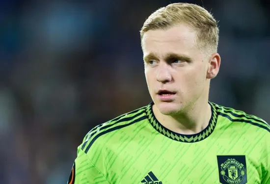 Rute keluar Manchester United? Real Sociedad dalam pembicaraan tentang kesepakatan pinjaman untuk Donny van de Beek