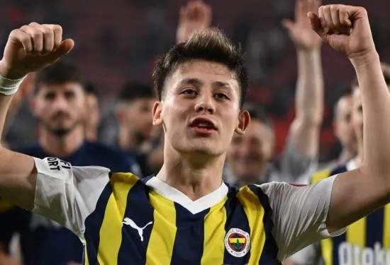 Arda Guler diberitahu untuk menunda transfer Barcelona oleh Mesut Ozil setelah Joan Laporta mengkonfirmasi pembicaraan untuk wonderkid Fenerbahce