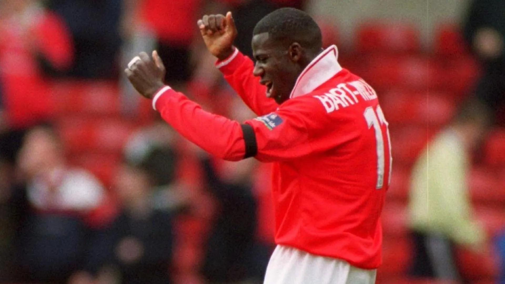 Mantan gelandang Nottingham Forest dan Sheffield Wednesday Chris Bart-Williams meninggal pada usia 49 tahun