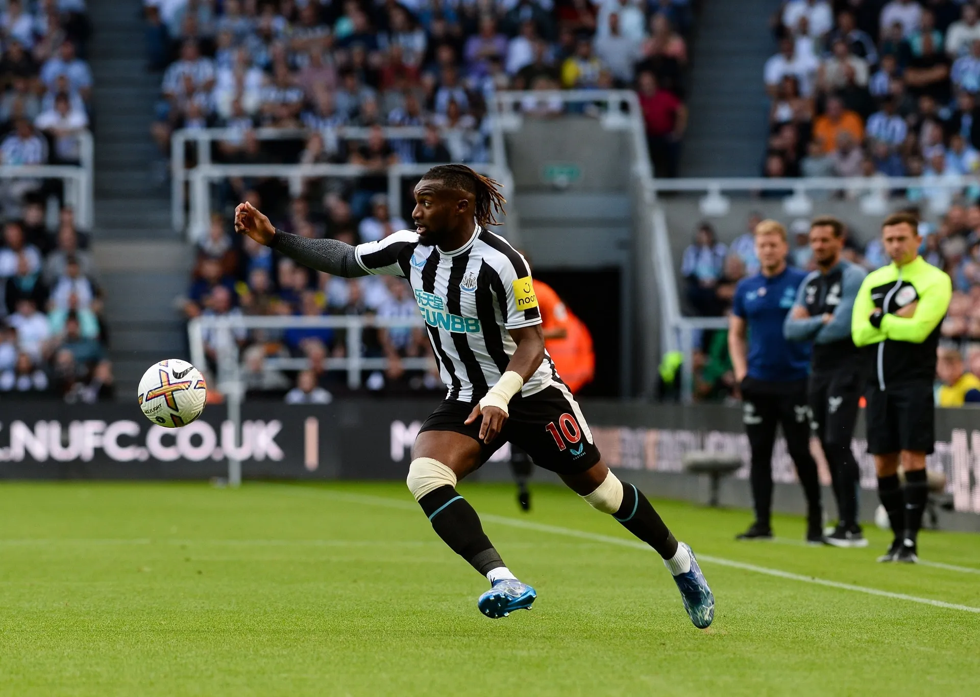 Newcastle dituduh menggunakan kepemilikan Saudi untuk menaikkan biaya Allan Saint-Maximin £ 30 juta karena klub mengeluh ke Liga Premier tentang transfer Al-Ahli