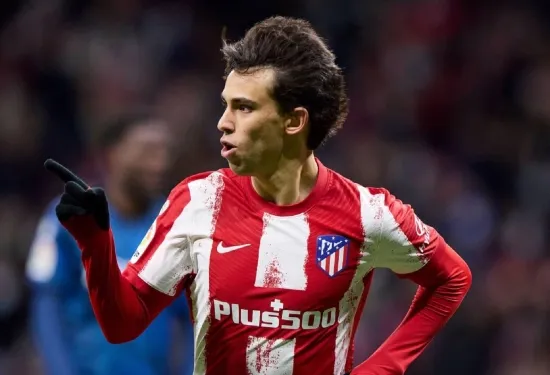 Chelsea flop Joao Felix dibuat untuk berlatih dengan pemain akademi Atletico pada hari pertama pra-musim di tengah hubungan transfer PSG