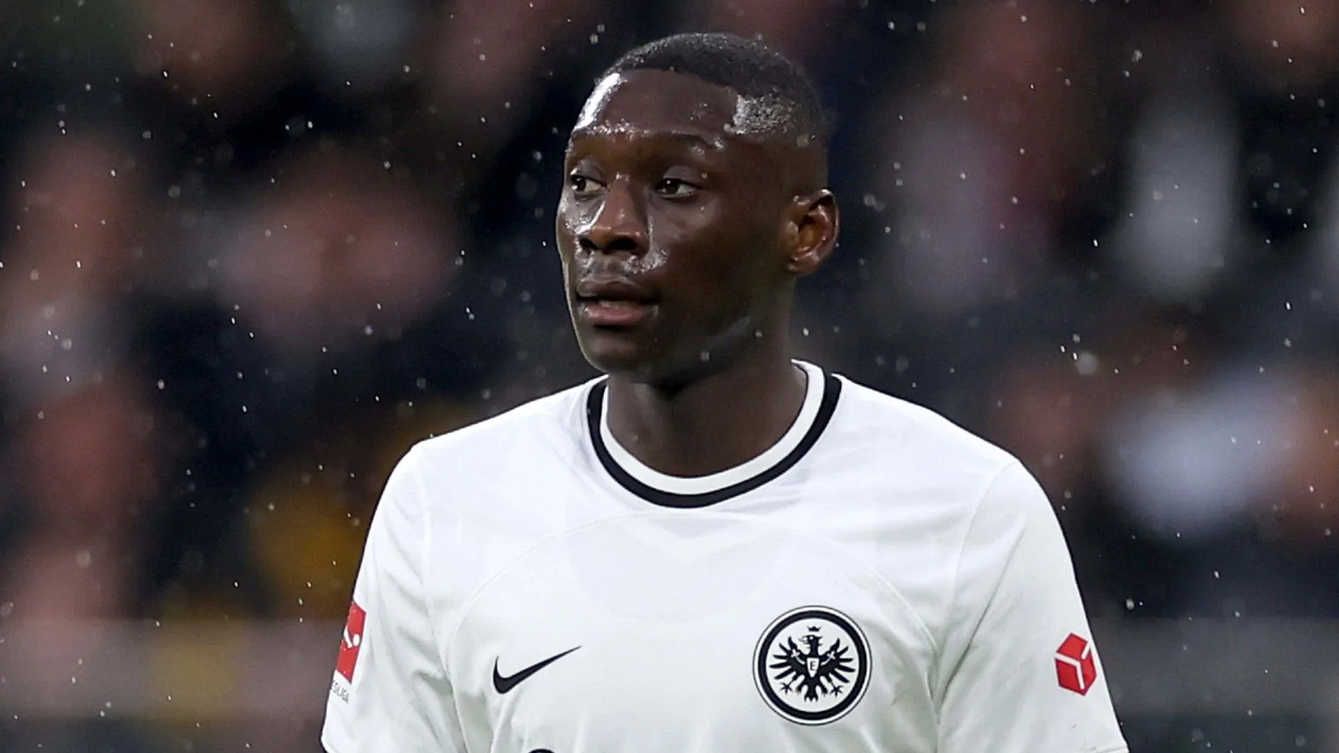 Man Utd memberikan pukulan transfer saat PSG menyiapkan € 80 juta untuk bintang Eintracht Frankfurt Randal Kolo Muani