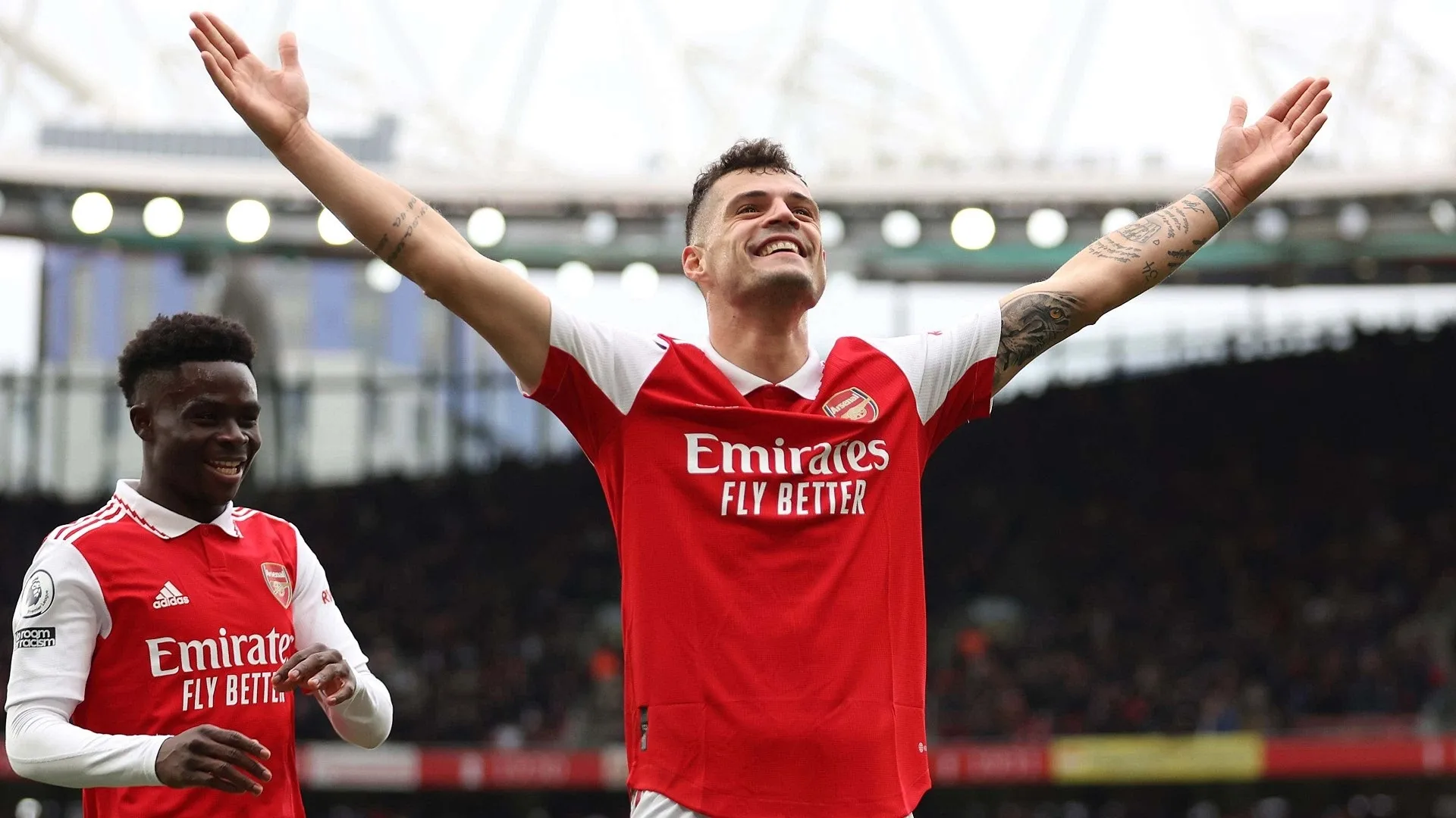 Granit Xhaka menyelesaikan kepindahan € 25 juta ke Bayer Leverkusen saat mantra tujuh tahun Arsenal berakhir