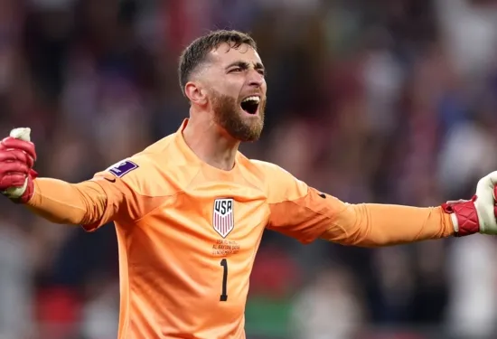 Bintang USMNT Matt Turner bereaksi saat membuat debut Liga Premier untuk Nottingham Forest dalam kekalahan dari Arsenal sebelumnya di Stadion Emirates