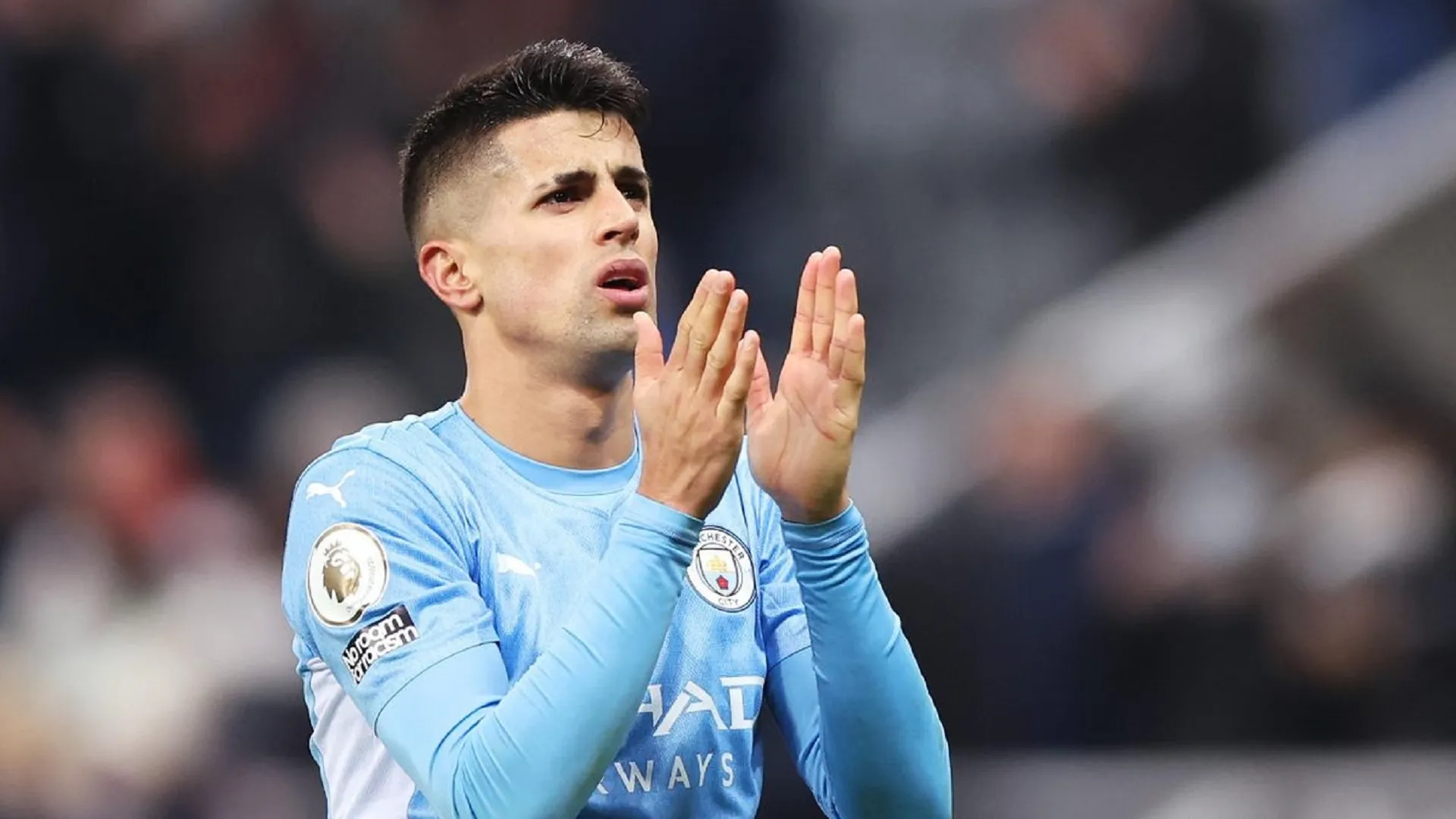 Arsenal akan kehilangan Joao Cancelo saat pemain buangan Manchester City mendekati peminjaman Barcelona