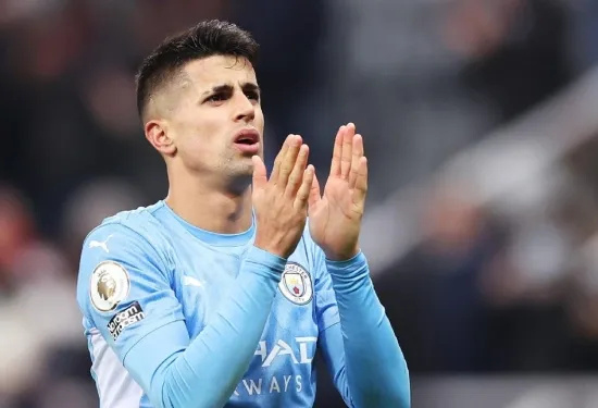 Arsenal akan kehilangan Joao Cancelo saat pemain buangan Manchester City mendekati peminjaman Barcelona