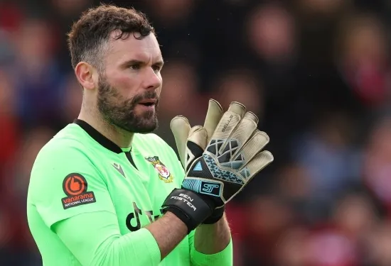 'Hanya tidak terjadi di Man Utd' - Ben Foster dari Wrexham membuka tentang 'pelecehan anjing absolut' & nyanyian 'fat b*stard' dari penggemar liga yang lebih rendah