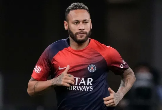 Lebih banyak kekacauan untuk PSG! Neymar memberi tahu juara Ligue 1 bahwa dia ingin pergi musim panas ini - dan dia mengincar kembali ke Barcelona