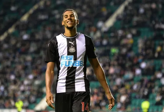 Pendatang baru Liga Premier, Luton Town, sedang menjajaki kepindahan Isaac Hayden yang terbuang dari Newcastle United