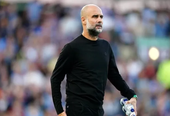 'Duduk di sini dan lakukan!' - Pep Guardiola menjelaskan percakapan aneh dengan penggemar Man City setelah memprotes dengan pendukung selama kemenangan Newcastle