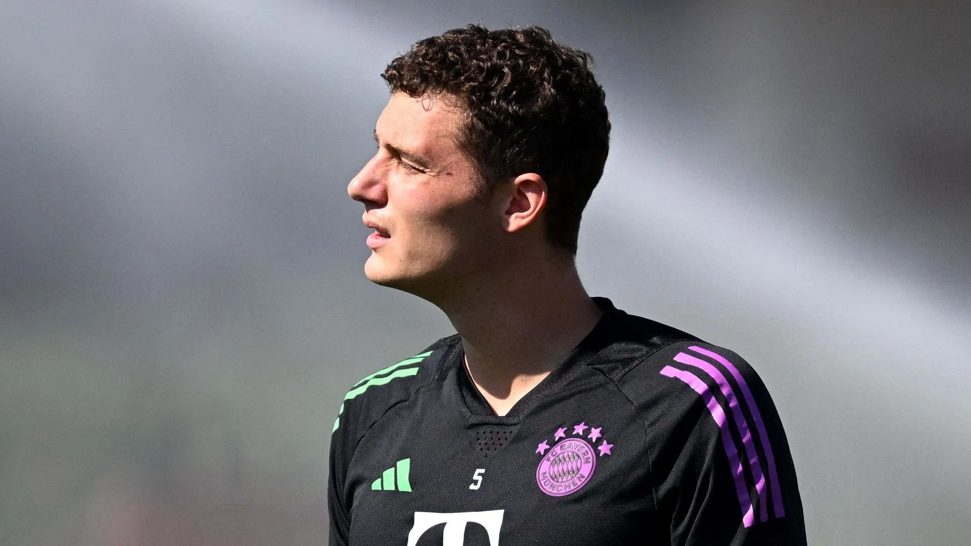 Pukulan besar bagi Bayern! Jamal Musiala absen karena cedera dan target Man Utd Benjamin Pavard melewatkan latihan karena sakit