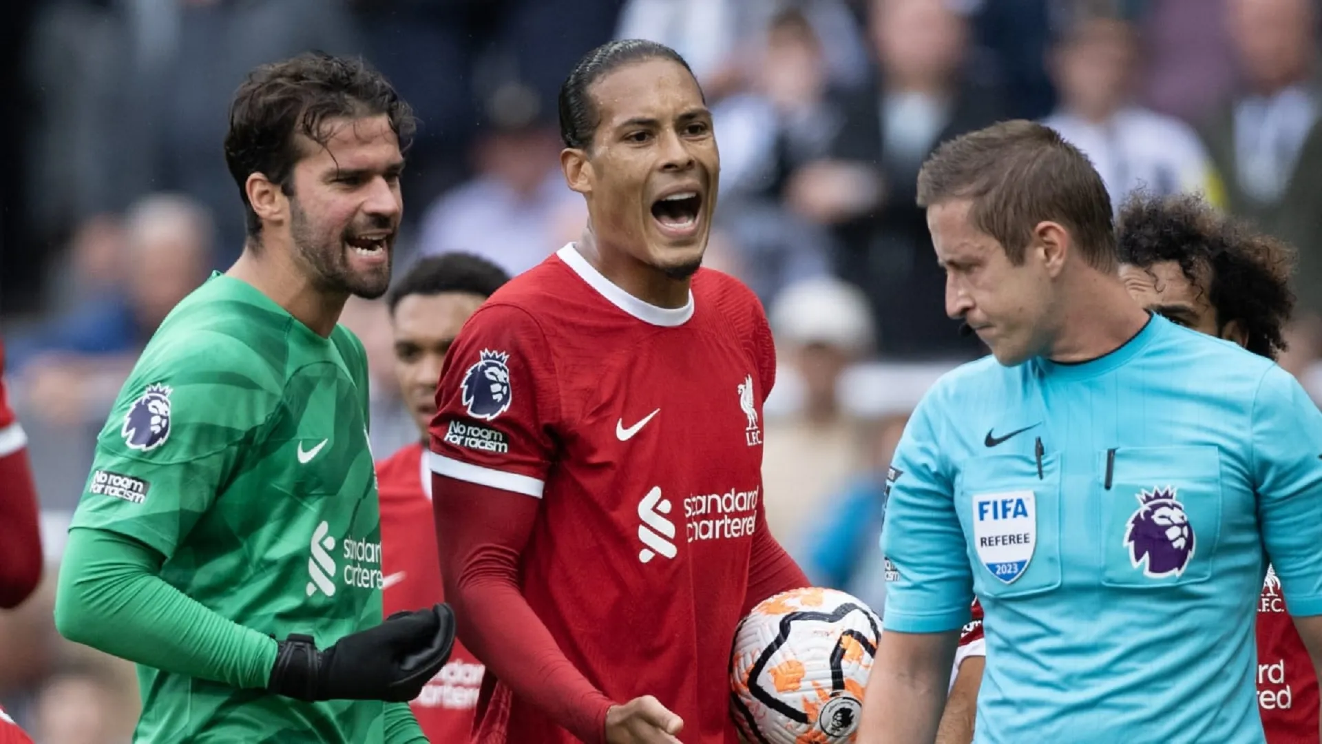 Dijelaskan: Mengapa bek Liverpool Virgil van Dijk mungkin menghadapi larangan diperpanjang karena kartu merahnya melawan Newcastle