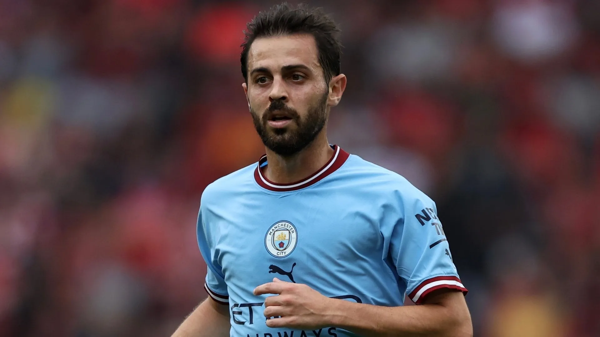 Pep Guardiola menjelaskan mengapa Bernardo Silva tidak dalam perjalanan ke Barcelona dan mengisyaratkan kontrak baru untuk gelandang Portugal