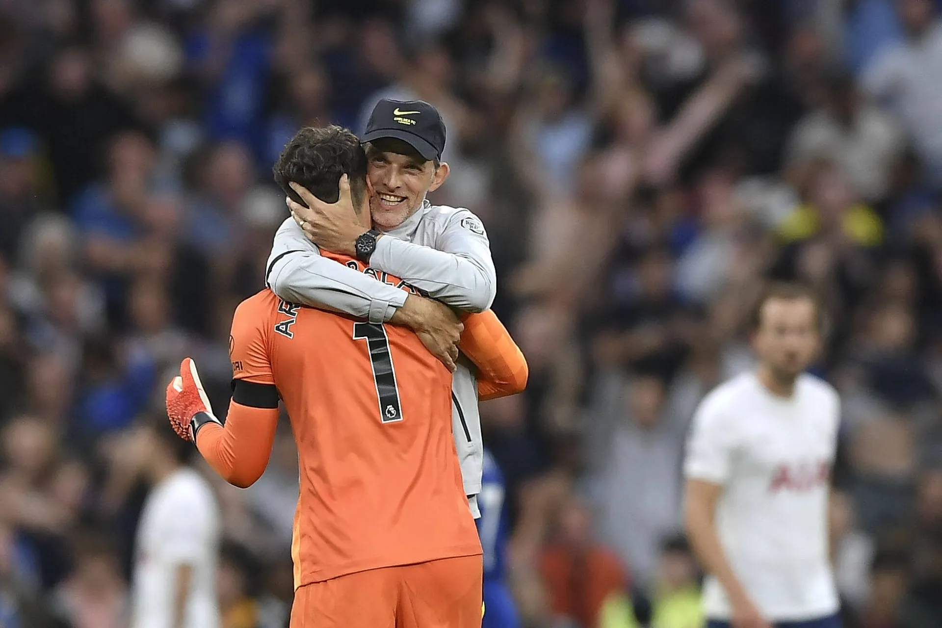 Thomas Tuchel mengincar reuni Kepa Arrizabalaga! Bayern Munich membuka pembicaraan transfer dengan kiper Chelsea karena Manuel Neuer menghadapi beberapa minggu lagi di sela-sela