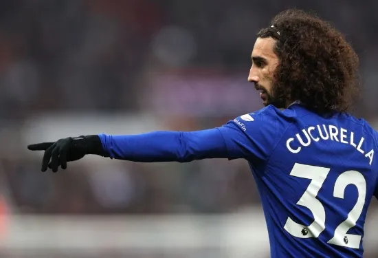 Dari Chelsea ke Manchester United? Marc Cucurella bisa mengikuti Mason Mount ke Old Trafford saat Setan Merah melakukan kontak mengenai tawaran pinjaman